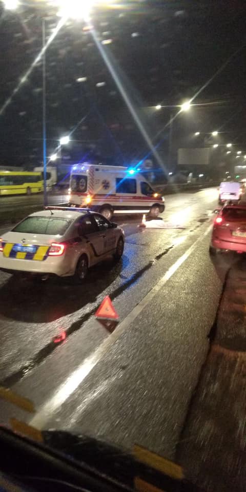 У Львові автомобіль збив насмерть пішохода