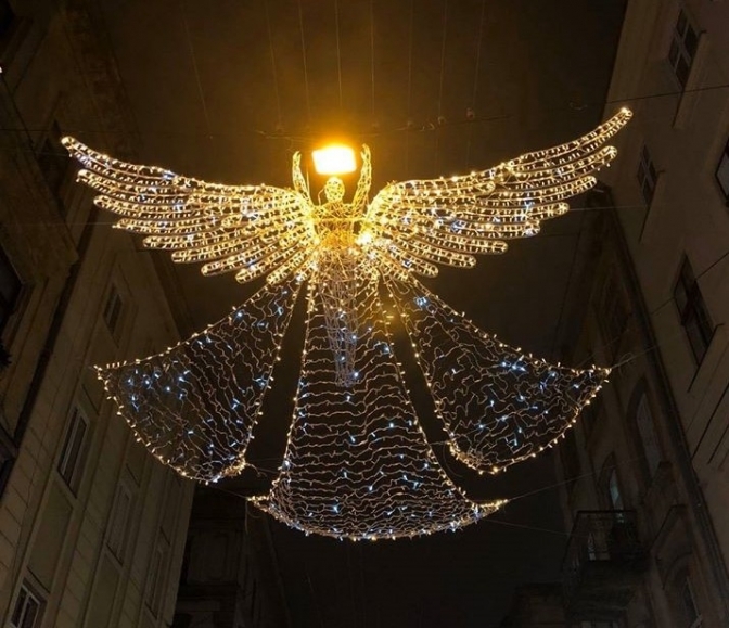 У Львові встановили ілюмінацію у вигляді різдвяного ангела. Фото Наталія Бунда. 