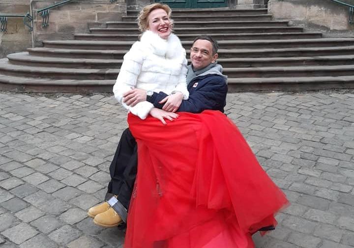 На київському вокзалі взяли шлюб боєць-візочник та волонтерка-танцівниця зі Львова. Анастасія Березій/Фейсбук.