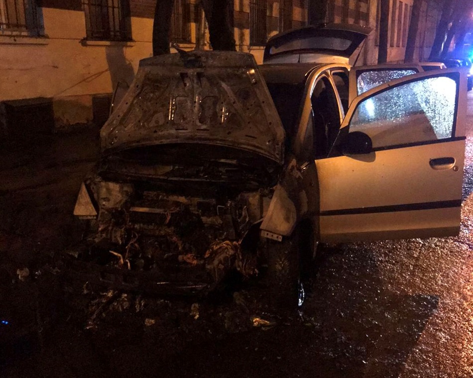 З'явилося відео підпалу автомобіля львів'янки в центрі міста