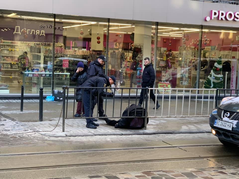 У центрі Львова виявили труп