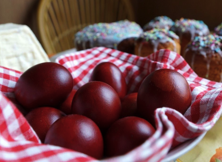 Яйця з цибулиння