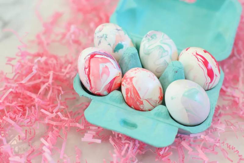 Яйця з лаком