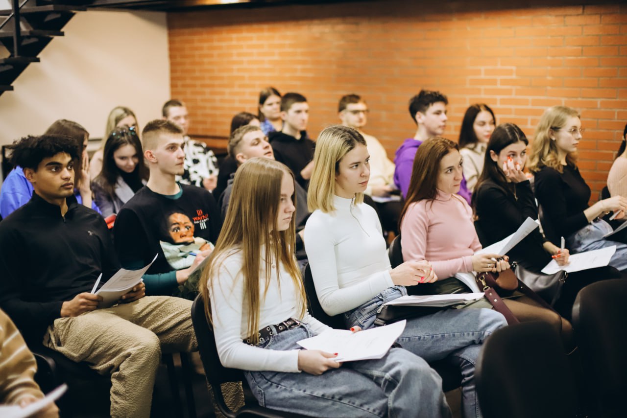 AB InBev Efes Україна підтримала навчальний проєкт "Молодіжна бізнес-школа", спрямований на розвиток підприємництва у Чернігівській області фото 5 4