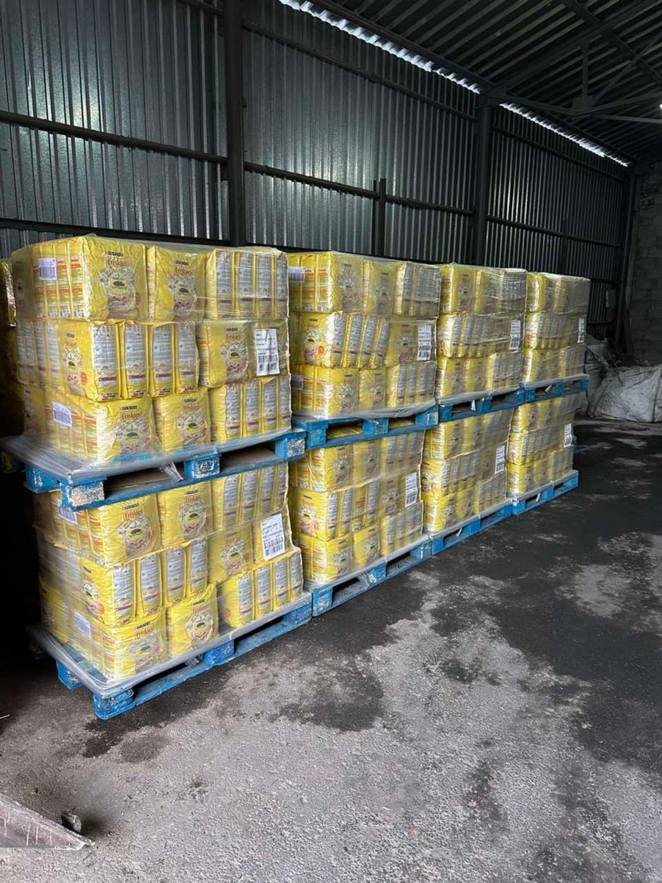 Склади притулків для тварин у регіонах &ndash; важлива складова загальної логістики / Фото Purina&reg;, БО "Щаслива Лапа"