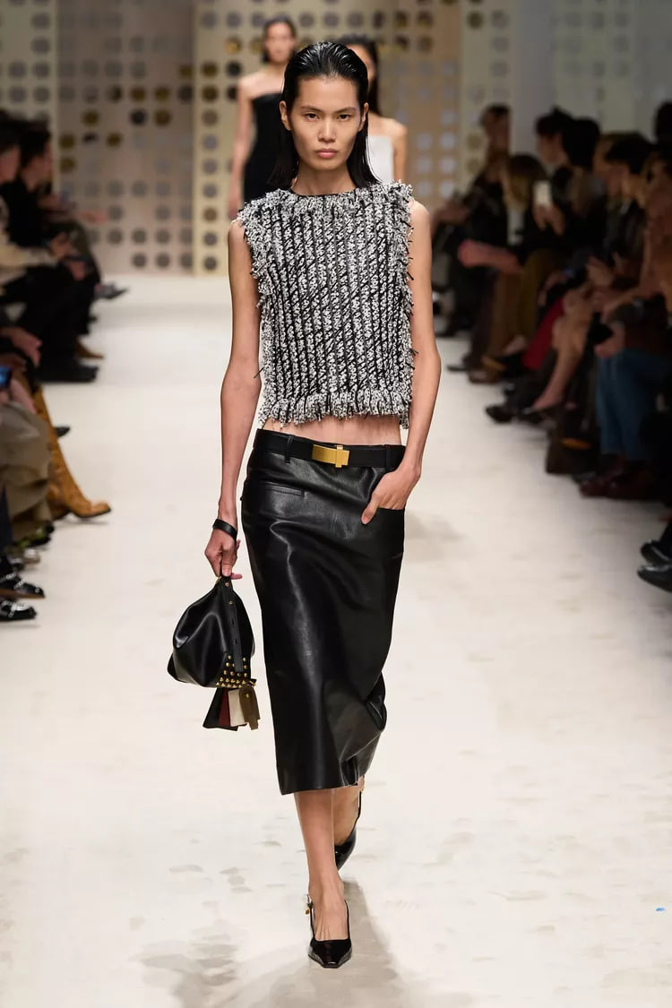 Спідниці з низькою талією в трендах сезону.