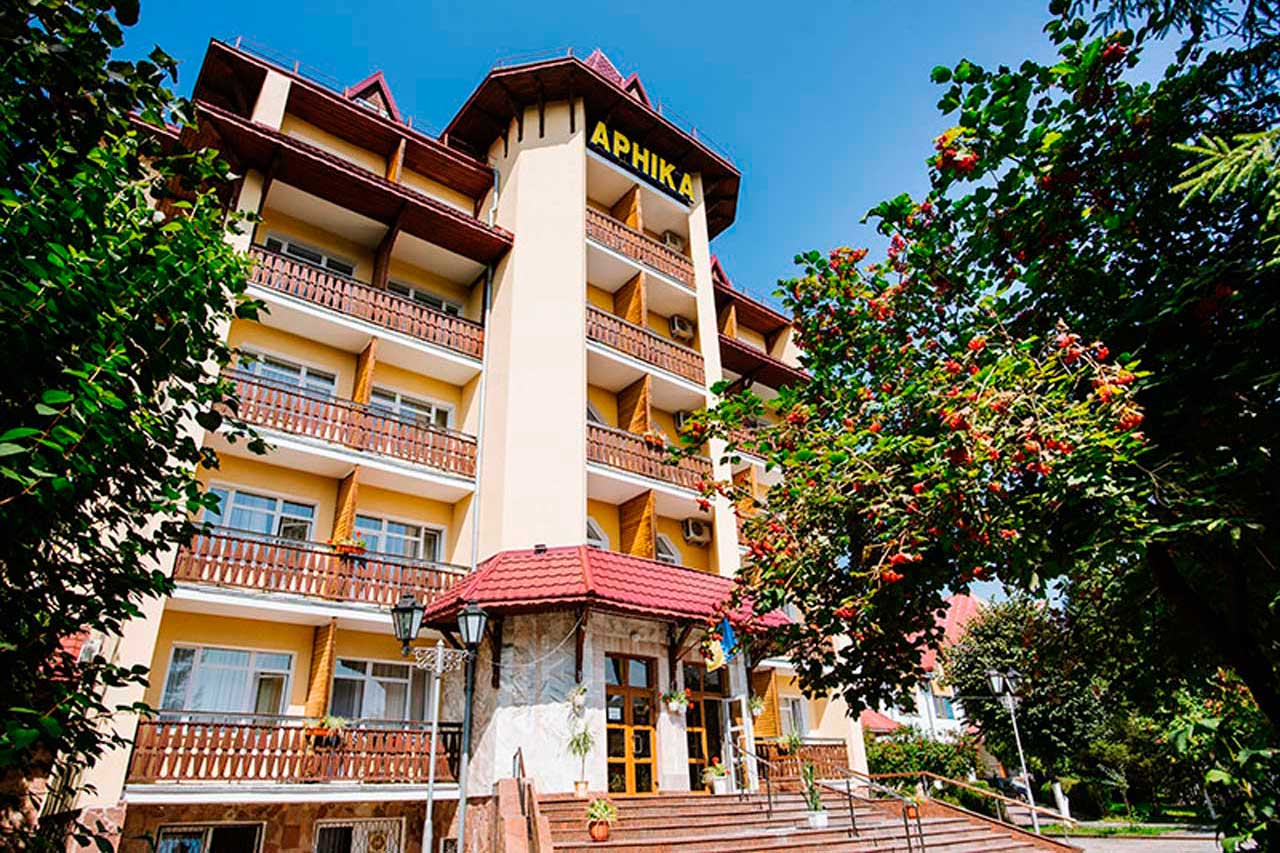 Санаторій Арніка у Трускавці.