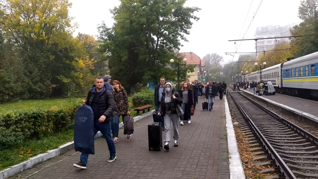 У мережу виклали відео приїзду депутатів «Слуга народу» у Трускавець. Фото: Юрій Богун