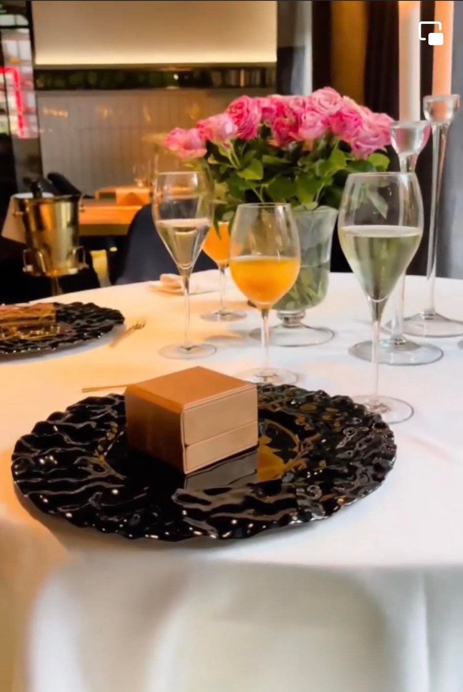 Екскерівник САП Назар Холодницький привселюдно освідчився коханій.