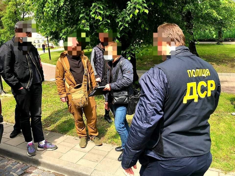 У Львові затримали директора і трьох працівників комунального підприємства «Муніципальна варта». Фото: Ірина Діденко.