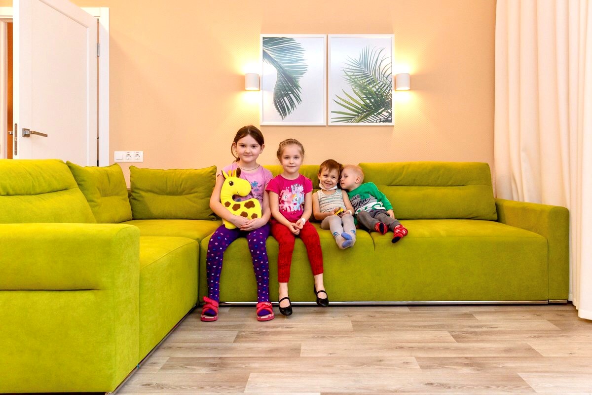 Не лише в коридорах: де в українських лікарнях можуть перебувати батьки хворих дітей.