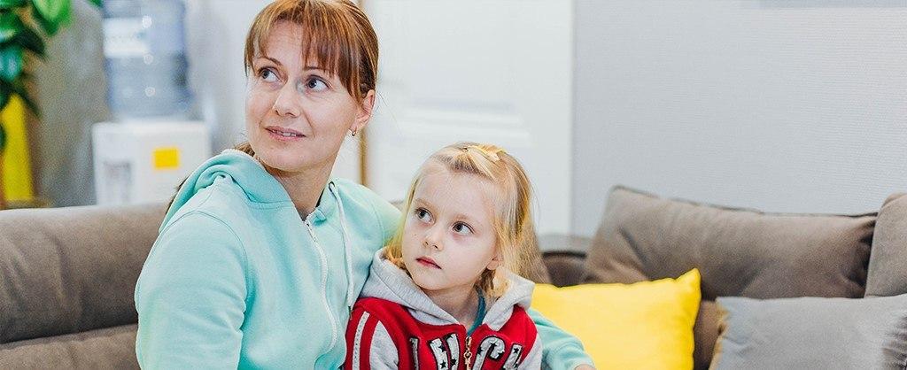 Не лише в коридорах: де в українських лікарнях можуть перебувати батьки хворих дітей.