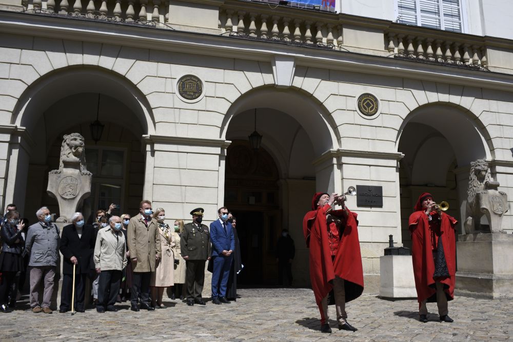 Львову &ndash; 765: на площі Ринок відбулась урочиста церемонія почесної варти. Фото: Львівська міська рада.