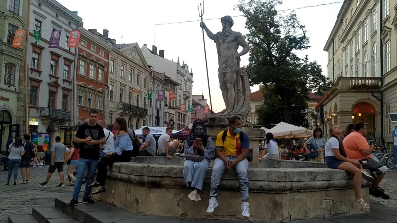 Як розважаються туристи з Саудівської Аравії у Львові. Фото: Юрій Богун