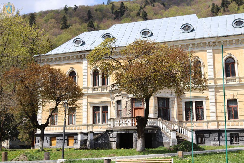 Палац Гредлів у Сколе.
