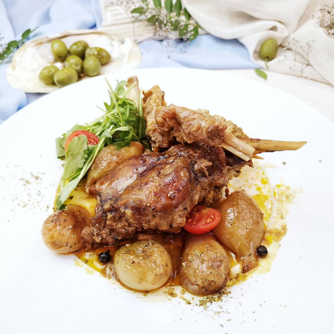 Біля площі Митної у Львові відкрили новий ресторан грецької кухні. Фото: Greco Restaurant/Фейсбук.