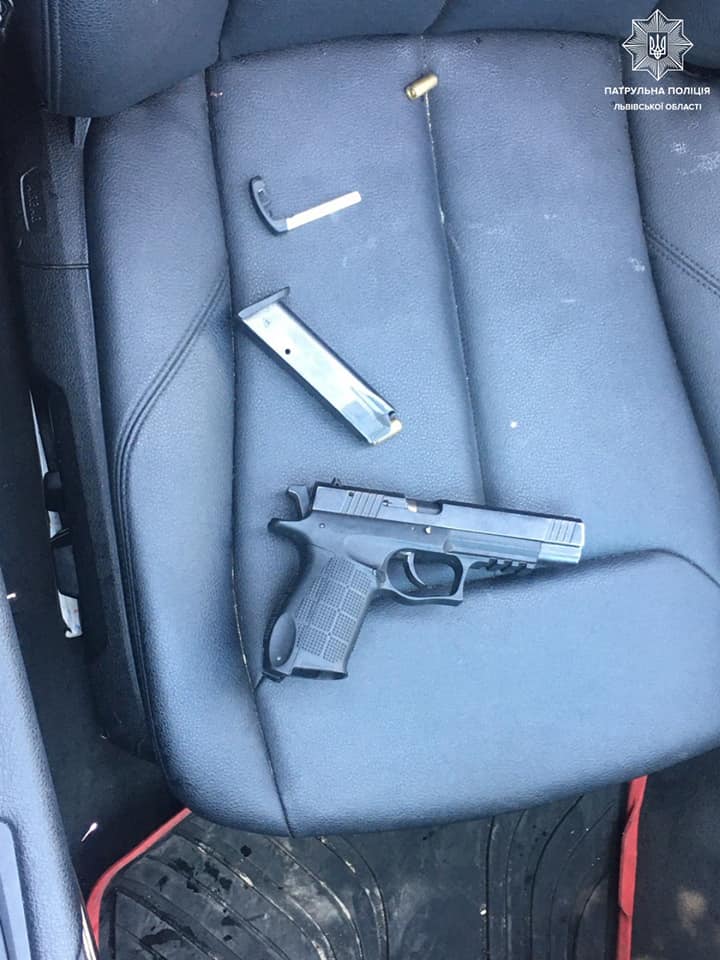 Стрілянина на заправці біля Львова: фото, кого затримали і що відомо. Фото: поліція Львівщини.