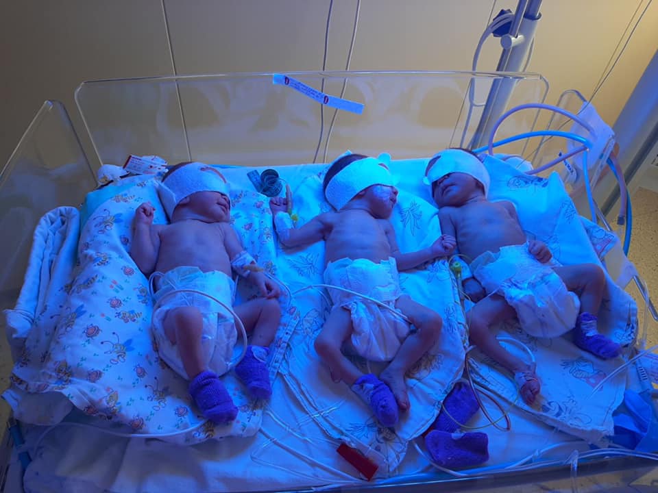 Місяць у лікарні: у Львові народилася трійня. Фото: Львівський обласний клінічний перинатальний центр/Фейсбук.