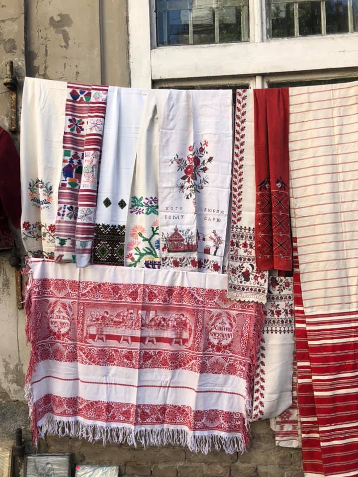 Львів’ян кличуть на гаражний розпродаж. Обіцяють багато антикваріату. Фото: Фото: блошиний ринок TLUM & KRAM.