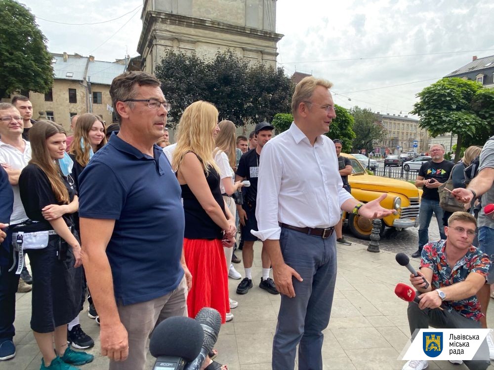 Я, «Побєда» і Берлін: у День Народження Кузьми у Львові стартували зйомки фільму про нього. Фото: Львівська міськрада.