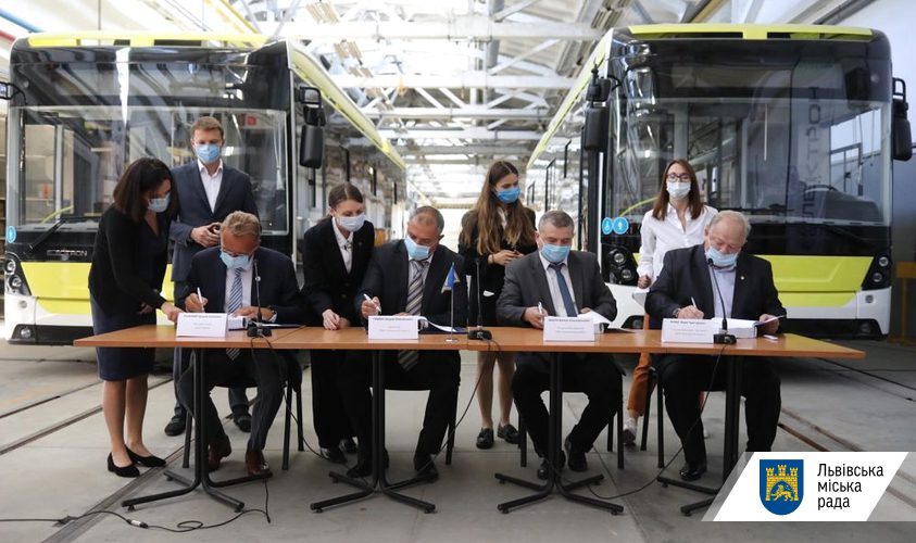 Поїдуть усі: Львів купить 10 низькопідлогових трамваїв  фото 1