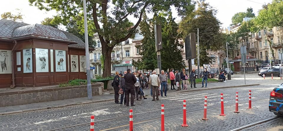 З центру на Сихів – пішки: львів’яни скаржаться на «амбалів», які не пускають у трамваї. Фото:  Olga Baltrunas.
