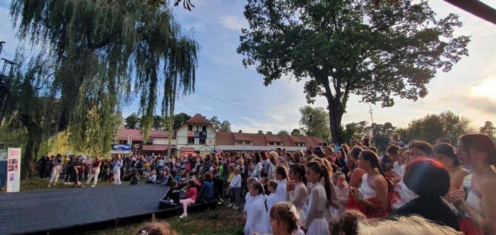 Під час святкування 576-ї річниці з дня заснування Брюховичів міський голова Львова Андрій Садовий розповів, коли відремонтують дорогу до селища. Фото: Львівська міськрада.