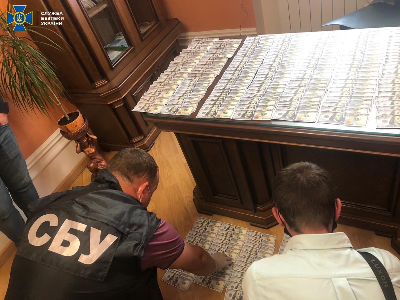 Що знайшли: у будинку селищного голови Брюховичів провели обшуки 