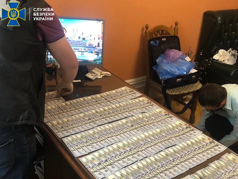 Що знайшли: у будинку селищного голови Брюховичів провели обшуки 