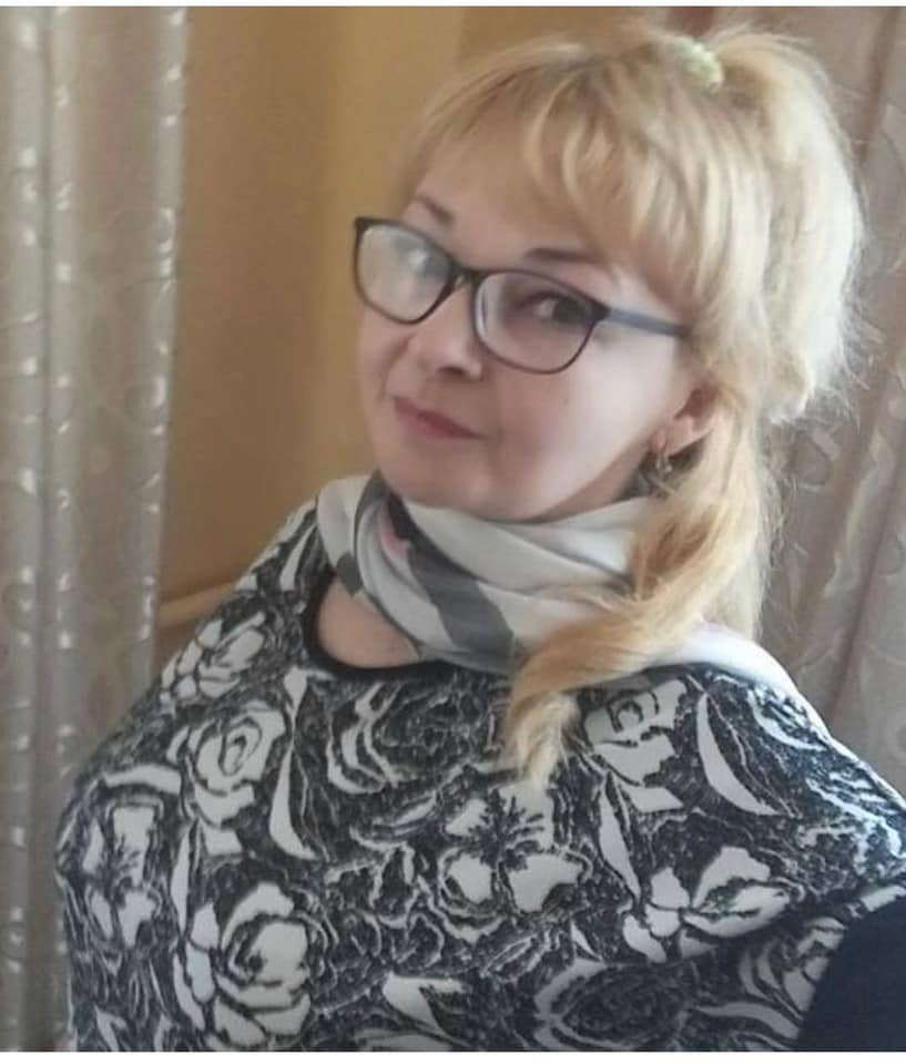 Камери зафіксували жінку, з якою пішла Соломія Бойко, її теж розшукують. Фото: Варта 1.