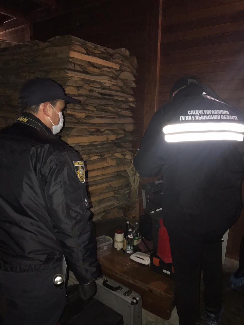 Потрійне вбивство: на Львівщині жінка застрелила двох доньок і наклала на себе руки