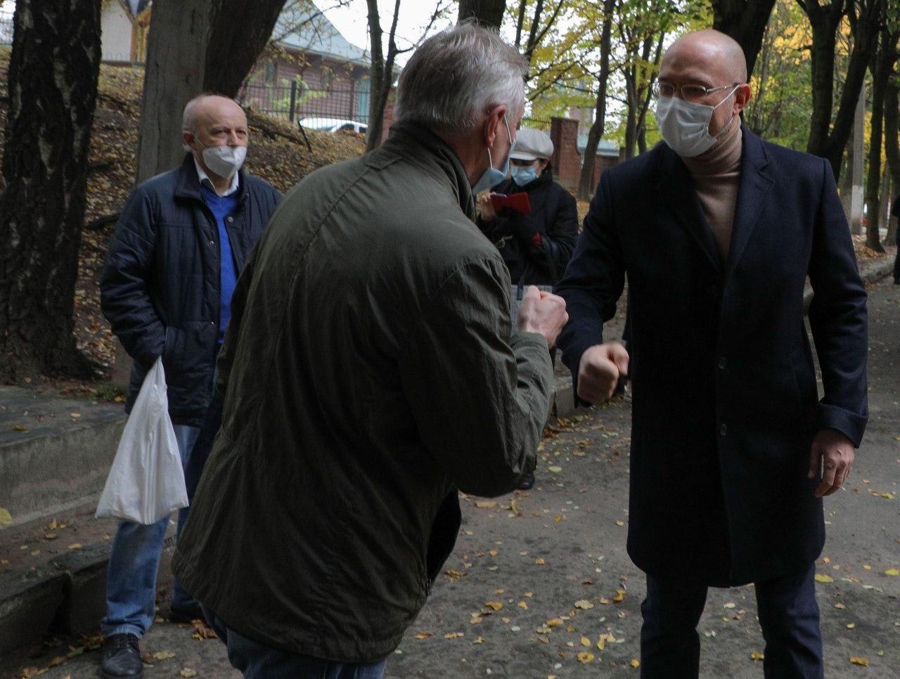 Денис Шмигаль проголосував за мера Львова і депутатів. Фото: Денис Шмигаль/Фейсбук.