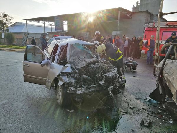 Жахлива автотроща у Червонограді: двоє загинули, третій &ndash; у реанімації. Фото: ДСНС Львівщини.