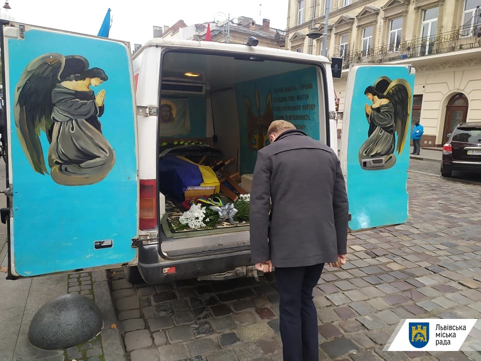 Львів прощається із загиблим Героєм Олегом Свинариком. Фото: Львівська міськрада