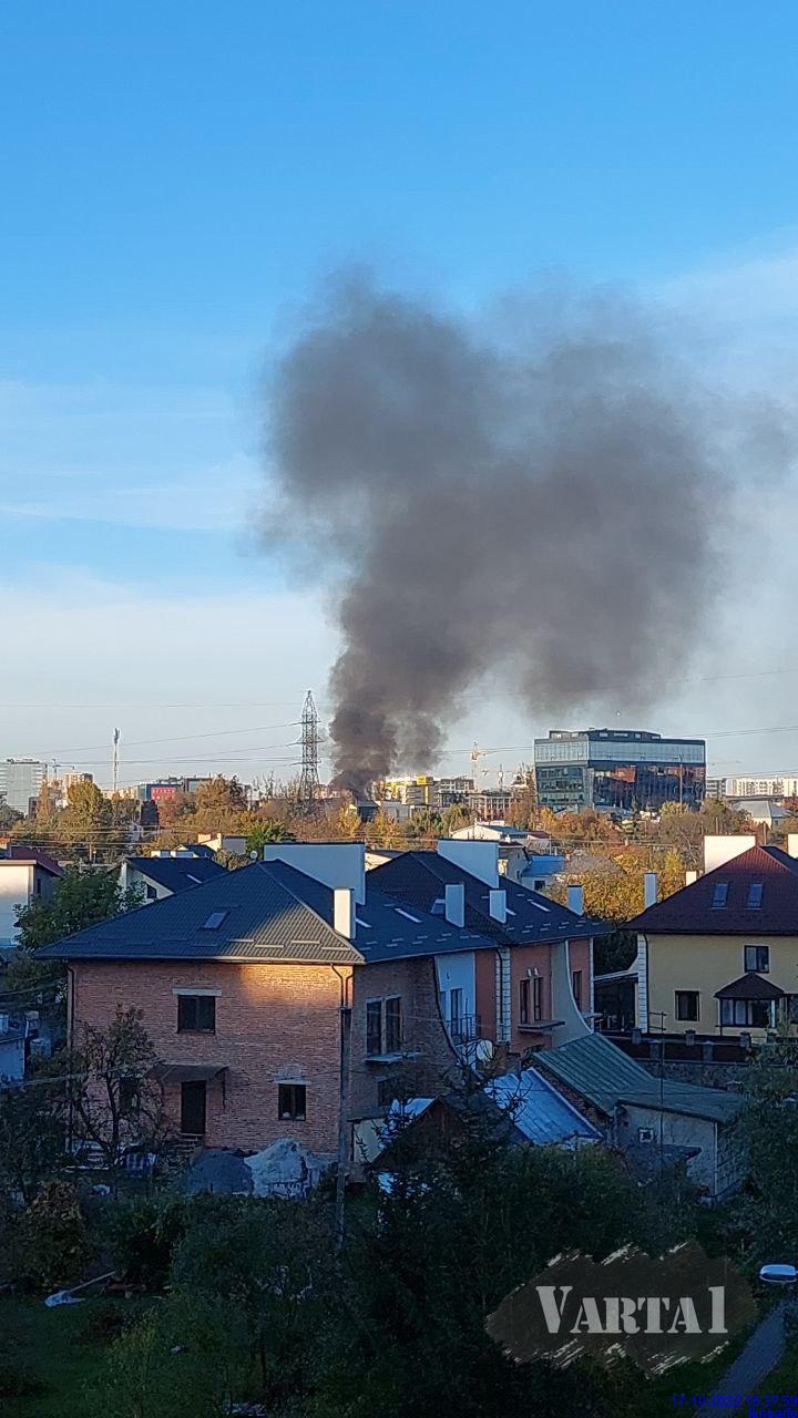 Над Львовом помітили густий чорний дим &mdash; що сталося.