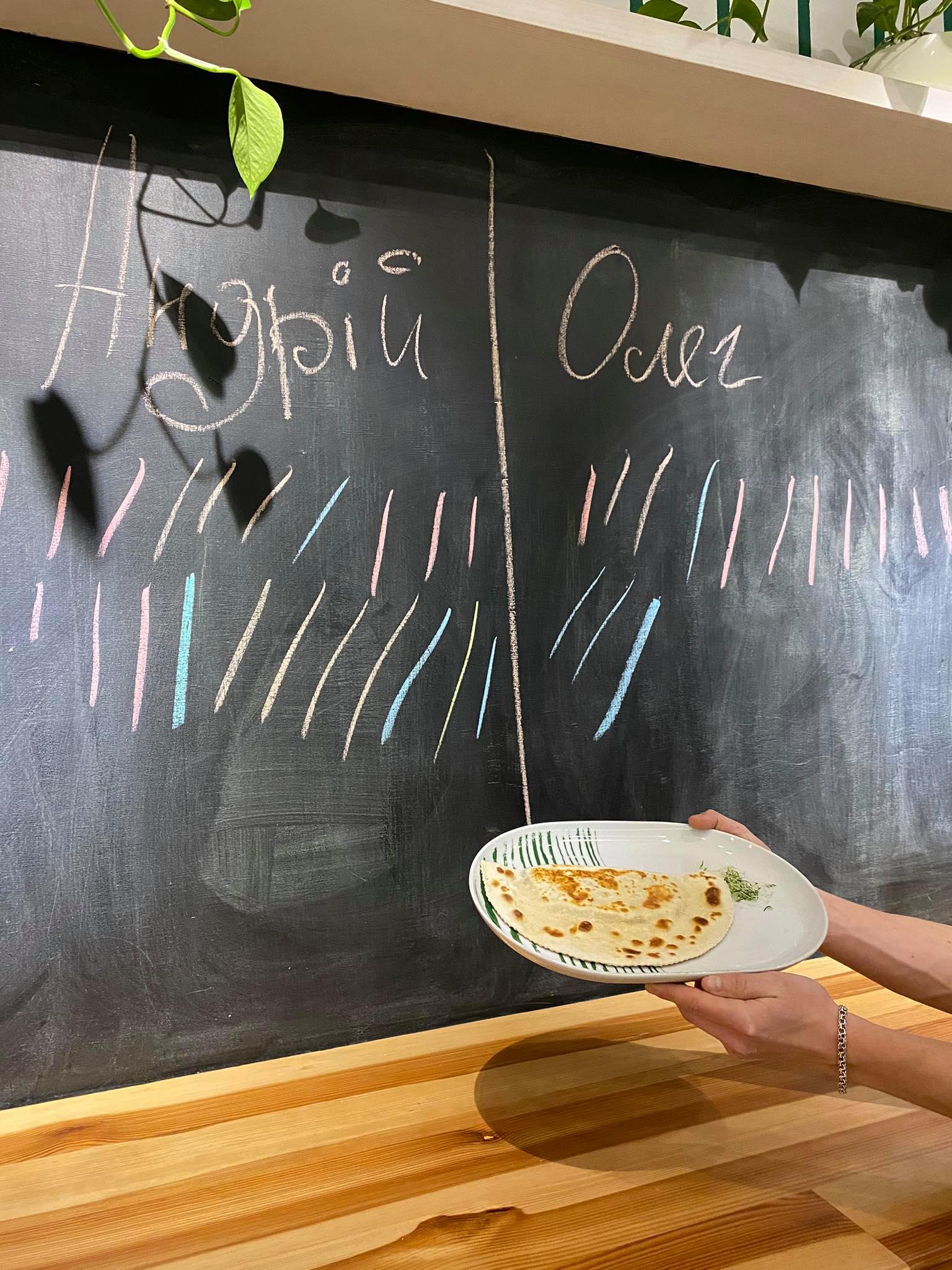 Чебуречний екзит-пол діє і для доставки. Фото: Чотири Чебуреки. Prosecco Bar/Фейсбук