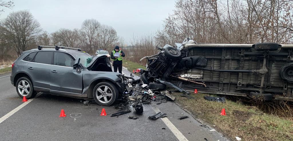 У ранковій автотрощі біля Радехова загинули троє людей. Фото: поліція Львівщини