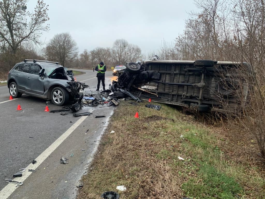 У ранковій автотрощі біля Радехова загинули троє людей. Фото: поліція Львівщини