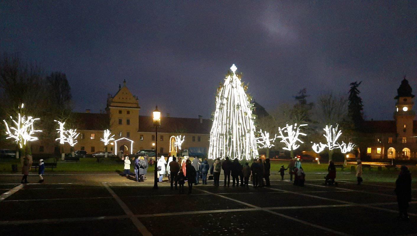 Головна новорічна ялинка Жовкви 2020-2021: Фото: Юрко Мікула/Фейсбук