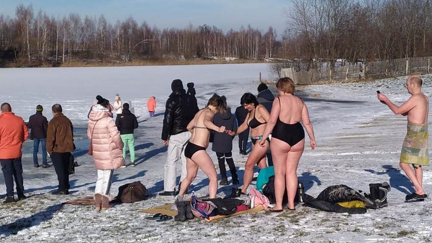 Водохреща 2022: Як пірнають в ополонку у Трускавці