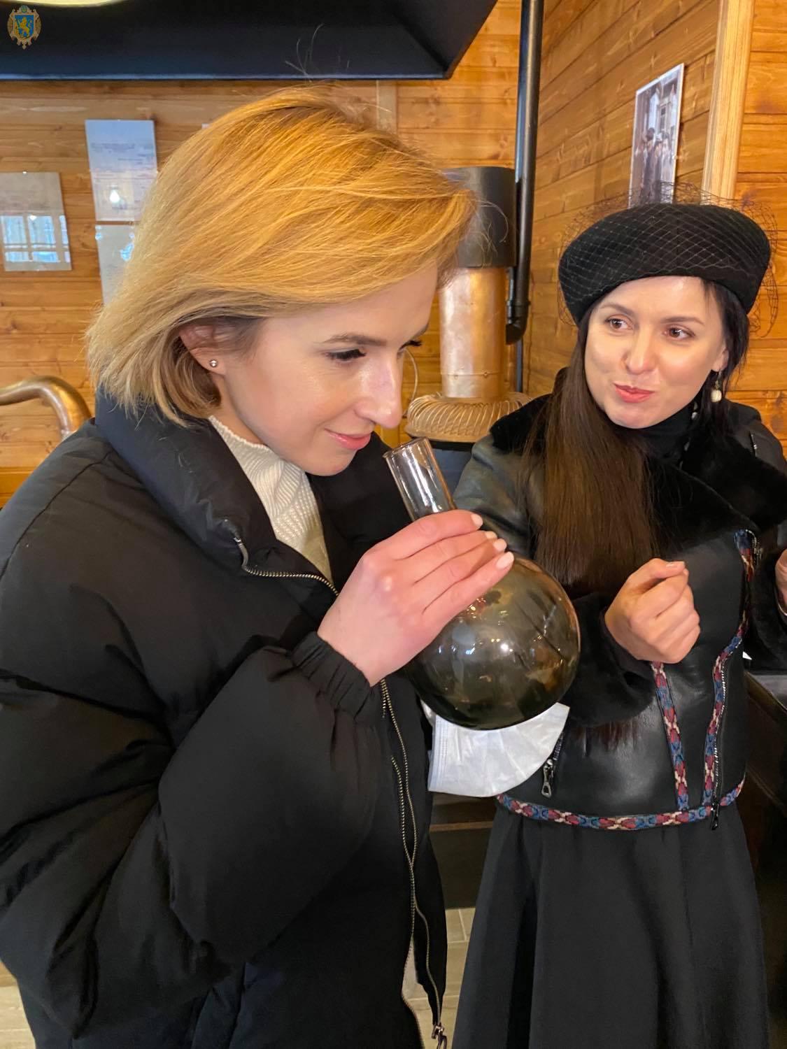 У Бориславі відкрили незвичайну аптеку-музей. Фото: Львівська ОДА.