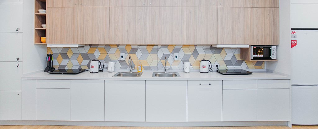 Не лише в коридорах: де в українських лікарнях можуть перебувати батьки хворих дітей.