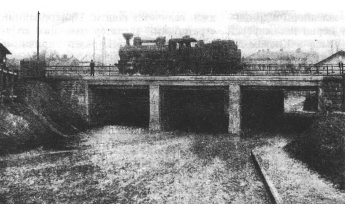 Залізничний міст на Підзамче, споруджений на початку ХХ століття в процесі реконструкції лінії на Красне, 1910 роки. Фото: Фотографії старого Львова.
