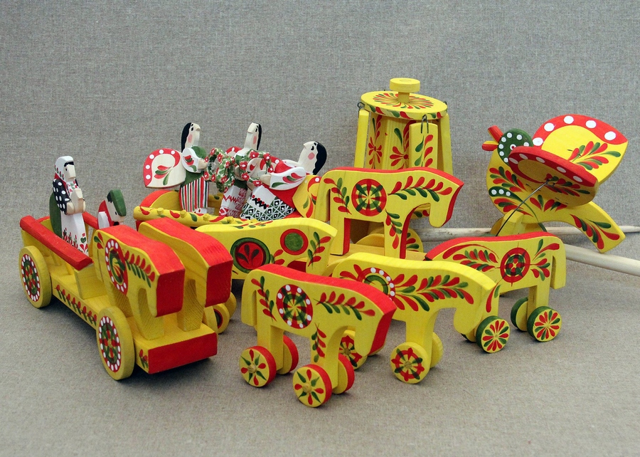 Яворівські забавки роблять народні умільці вже кілька століть.