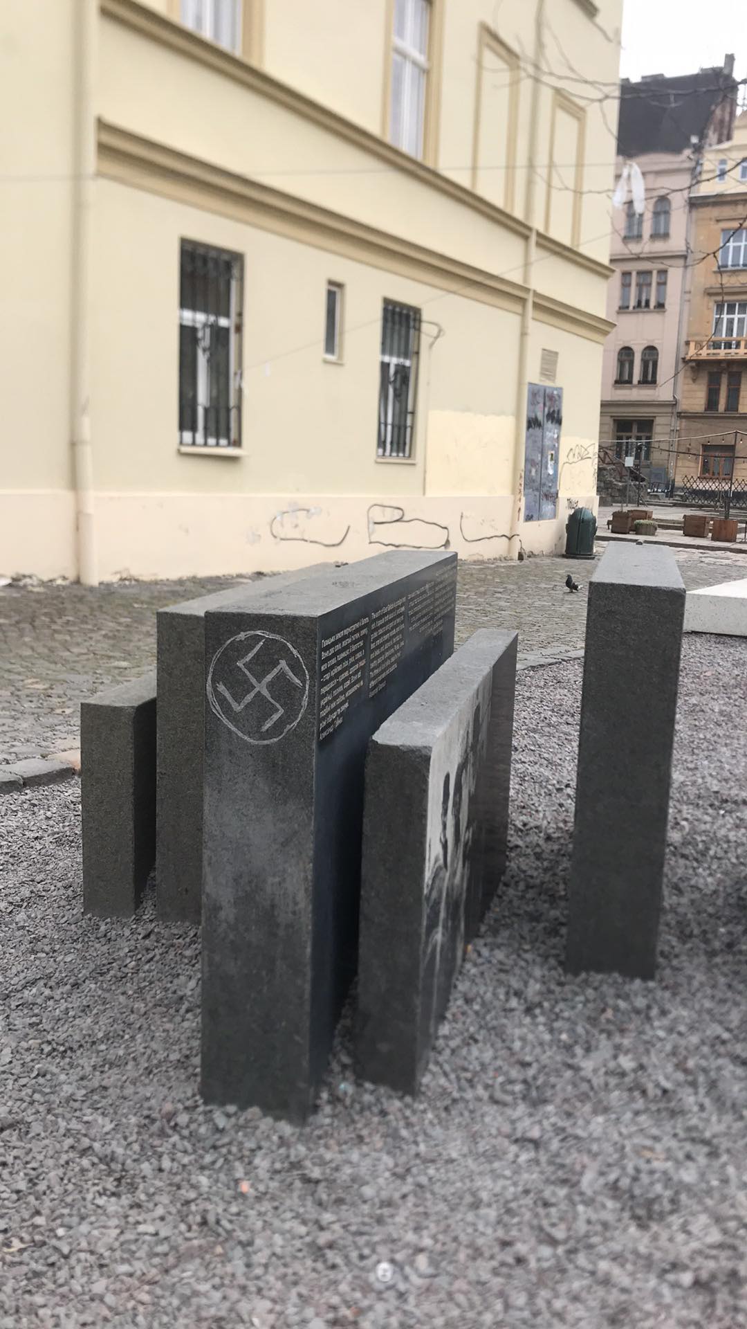 У Львові обмалювали свастикою &laquo;Простір синагог&raquo;. Фото: Ольга Райтер