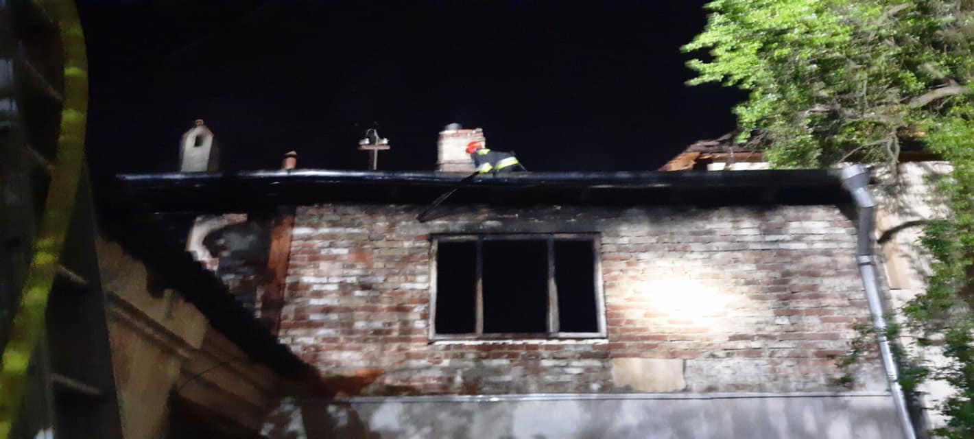 Згоріло обличчя: у Франківському районі Львова сталася пожежа. Фото: ДСНС Львівщини.