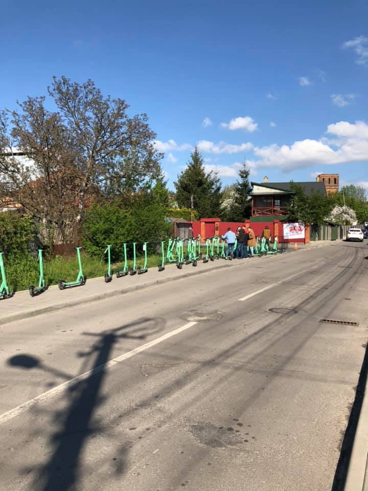 Забили болт: куди зі Львова зникли всі самокати. Фото: Andriy Chemes/Фейсбук