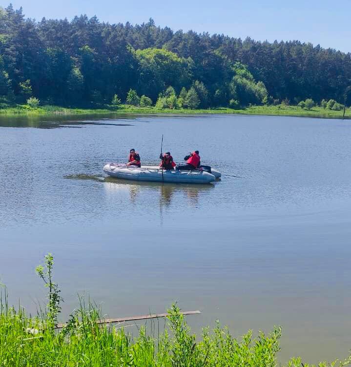 З озера біля Львова водолази дістали тіло 15-річного хлопця. Фото: ДСНС Львівщини