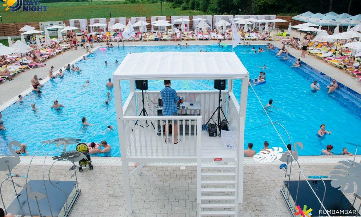 Rumbambar Swim&Dance Club.