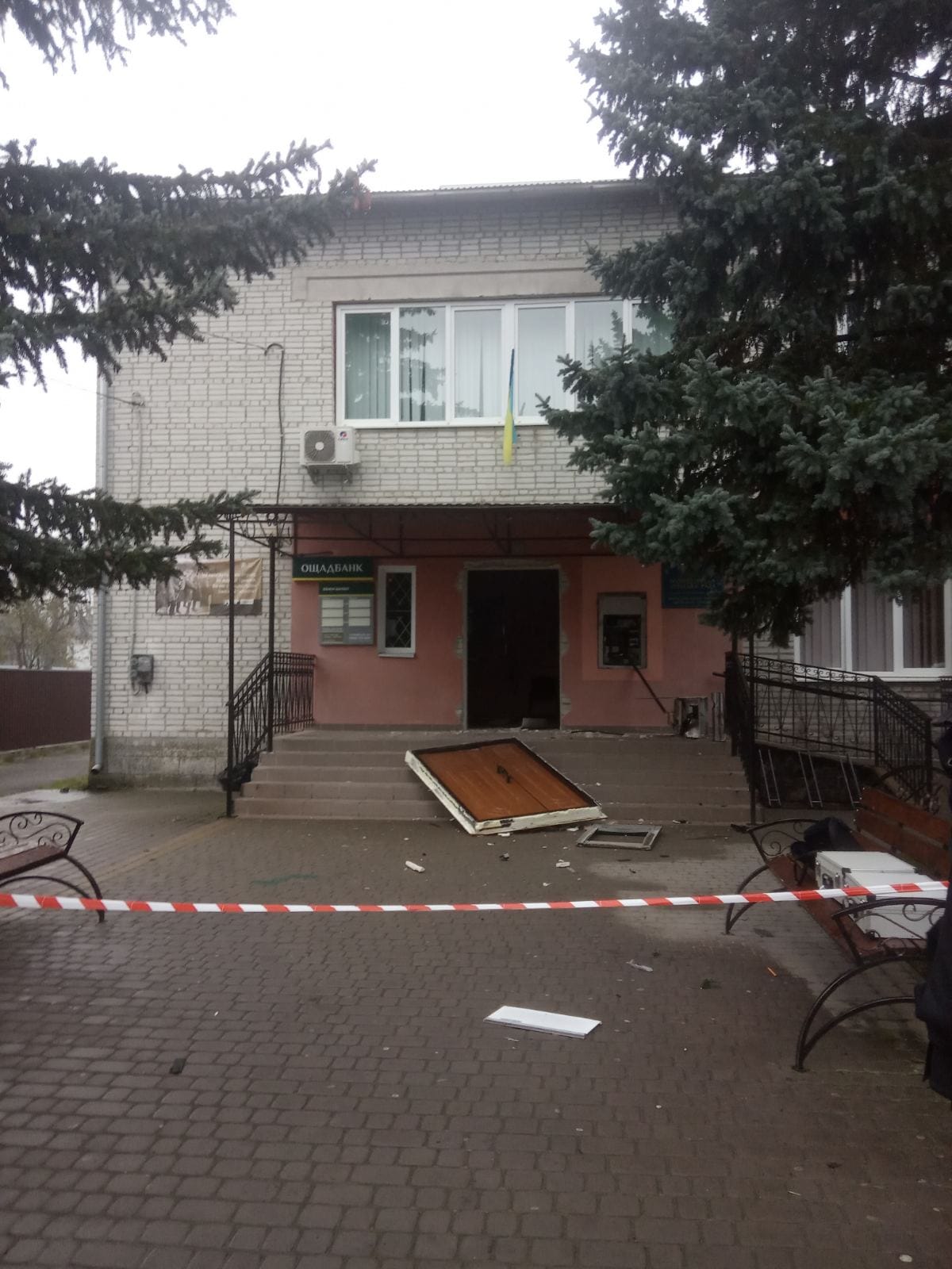 Грошовий дощ: у селі біля Львова підірвали банкомат